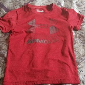 Toddler size 4 under Armour shirt
